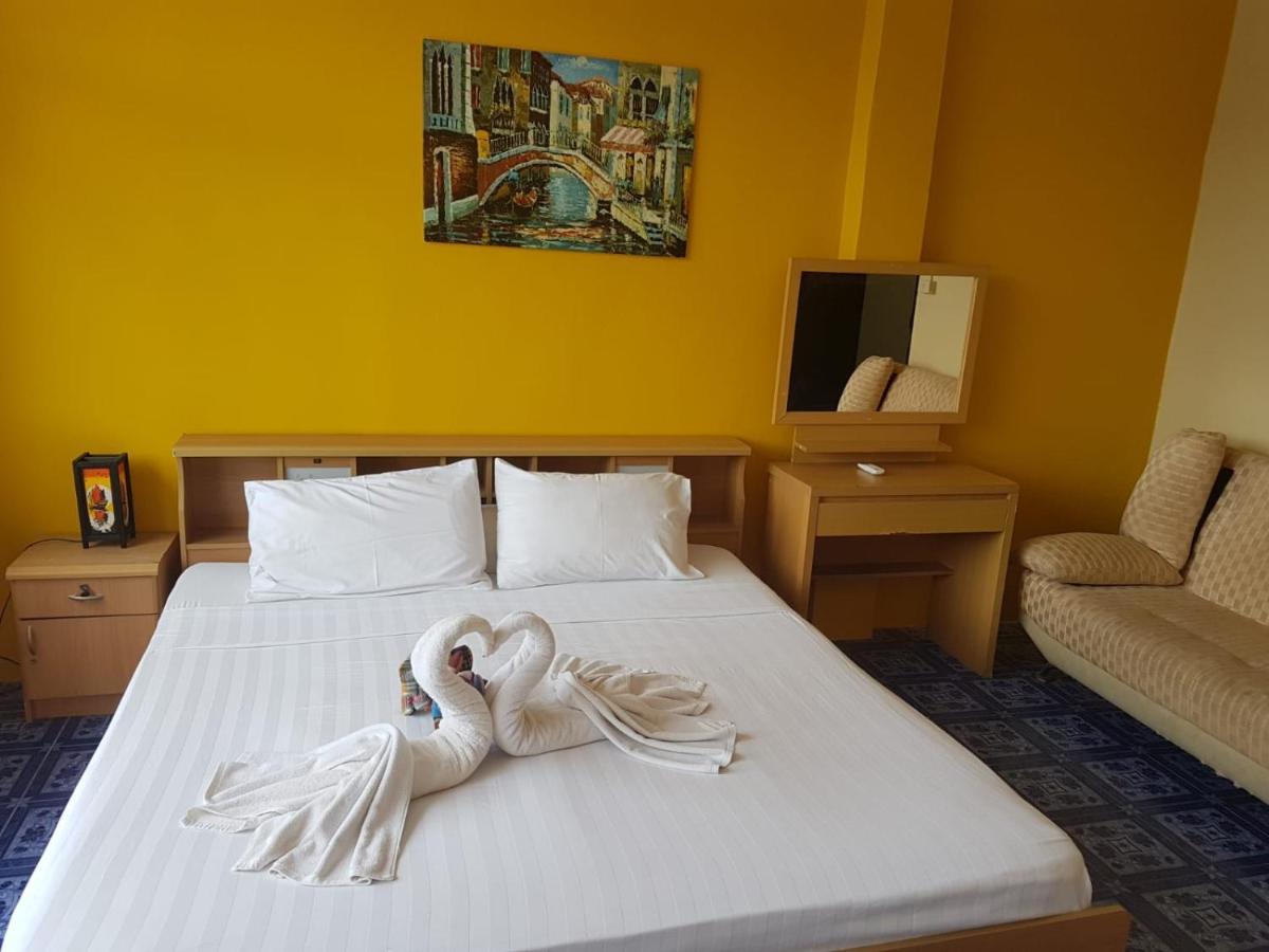 Doubleshot Guesthouse Jomtien Паттая Екстер'єр фото